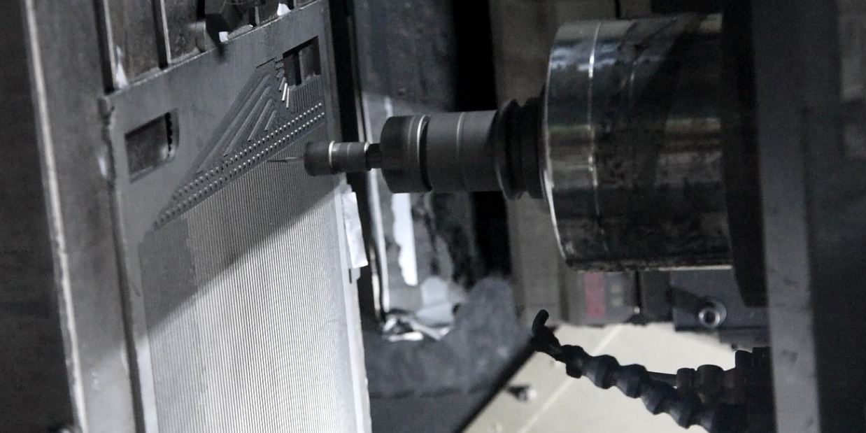 从石墨块到精密载具:揭秘半导体/光伏专用石墨舟皿的硬核制造工艺 从石墨块到精密载具:揭秘半导体/光伏专用石墨舟皿的硬核制造工艺