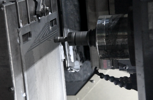 从石墨块到精密载具：揭秘半导体/光伏专用石墨舟皿的硬核制造工艺