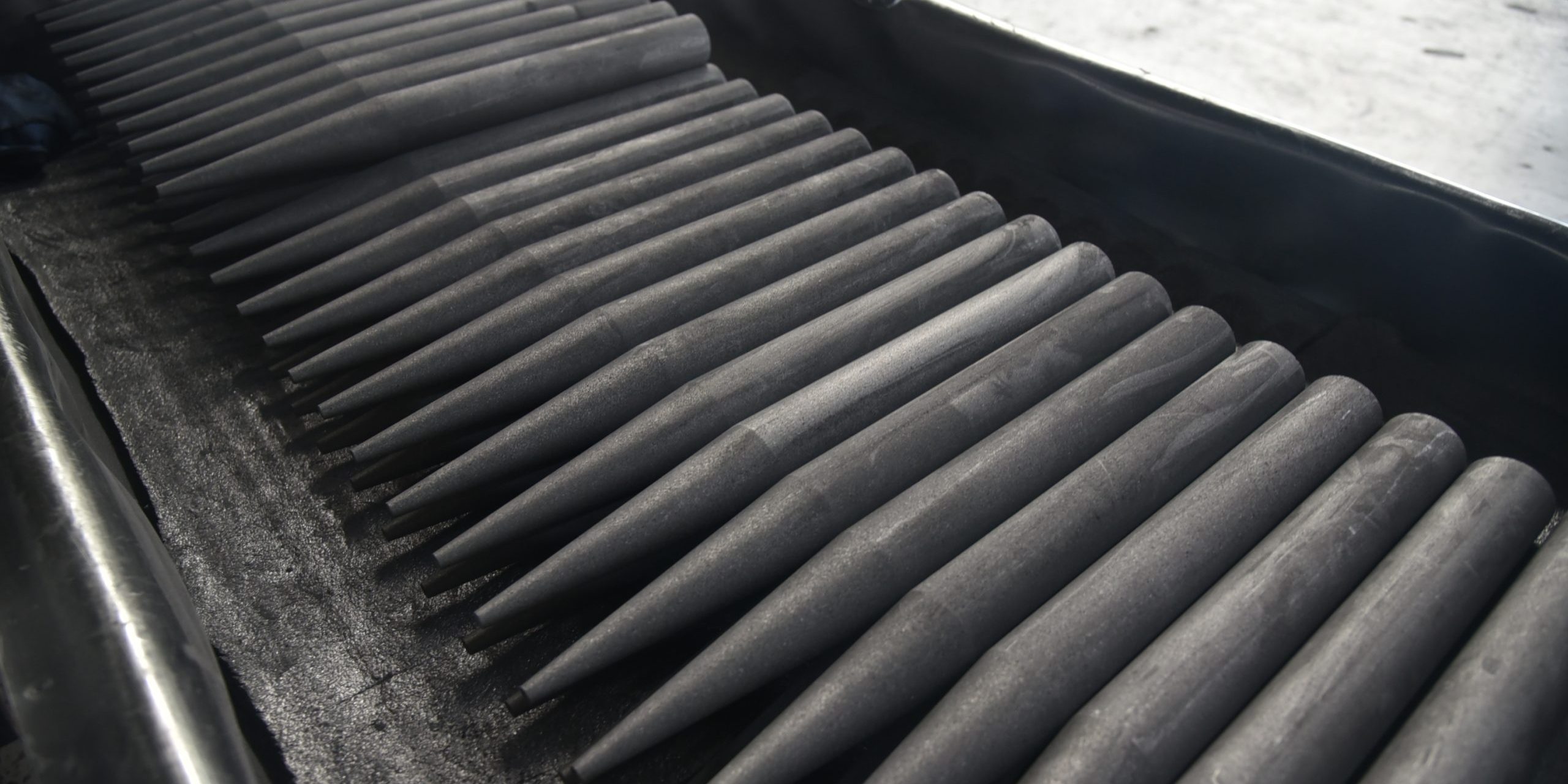 信瑞达石墨公司:高纯石墨碳棒生产技术与应用全解析 信瑞达石墨公司:高纯石墨碳棒生产技术与应用全解析