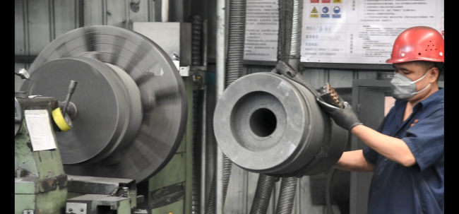 信瑞达石墨公司大尺寸石墨件加工技术深度解析